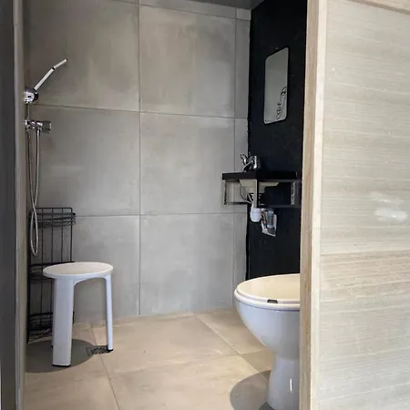Petite Maison Avec Acces Piscine Et Jacuzzi Chauffee Istres Exterior photo