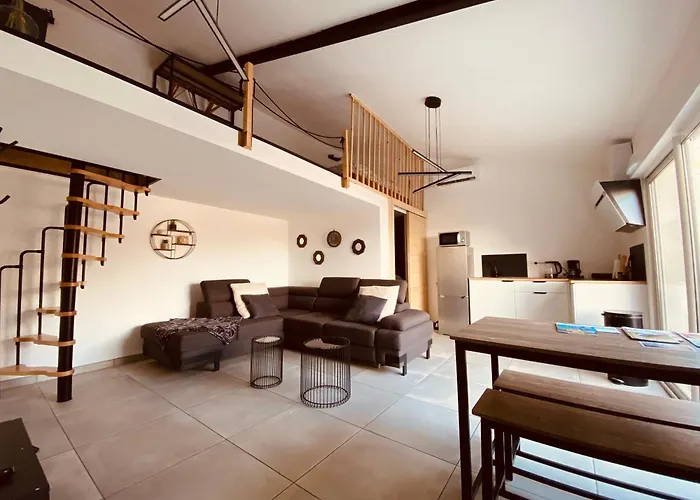 Petite Maison Avec Acces Piscine Et Jacuzzi Chauffee