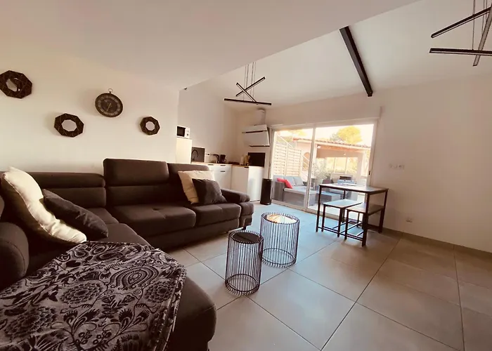 Petite Maison Avec Acces Piscine Et Jacuzzi Chauffee