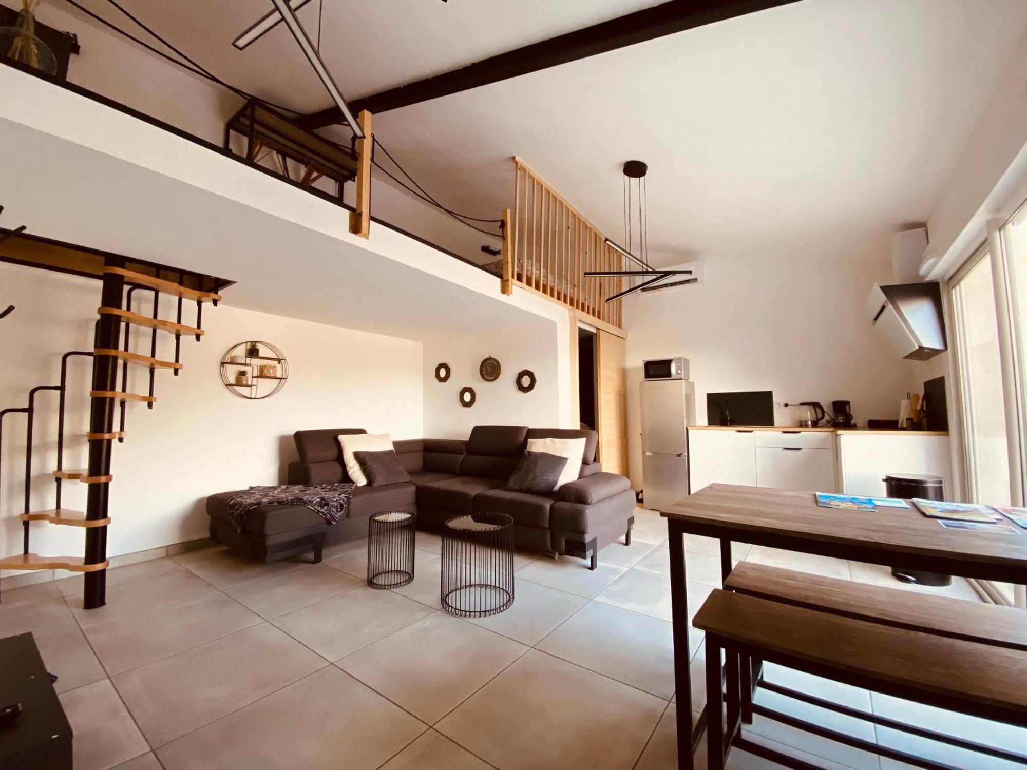 Petite Maison Avec Acces Piscine Et Jacuzzi Chauffee Apartment Istres