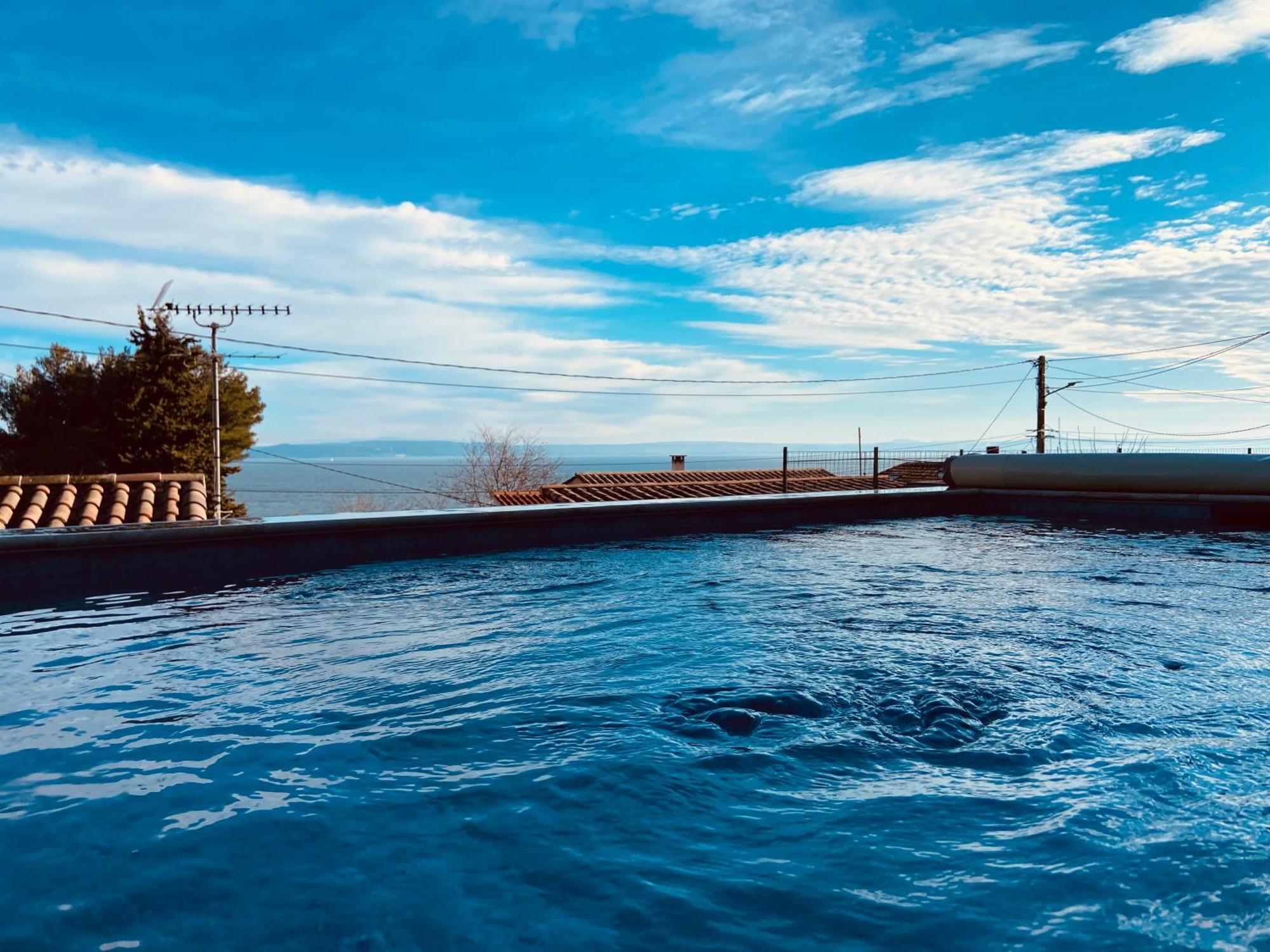 Petite Maison Avec Acces Piscine Et Jacuzzi Chauffee Istres