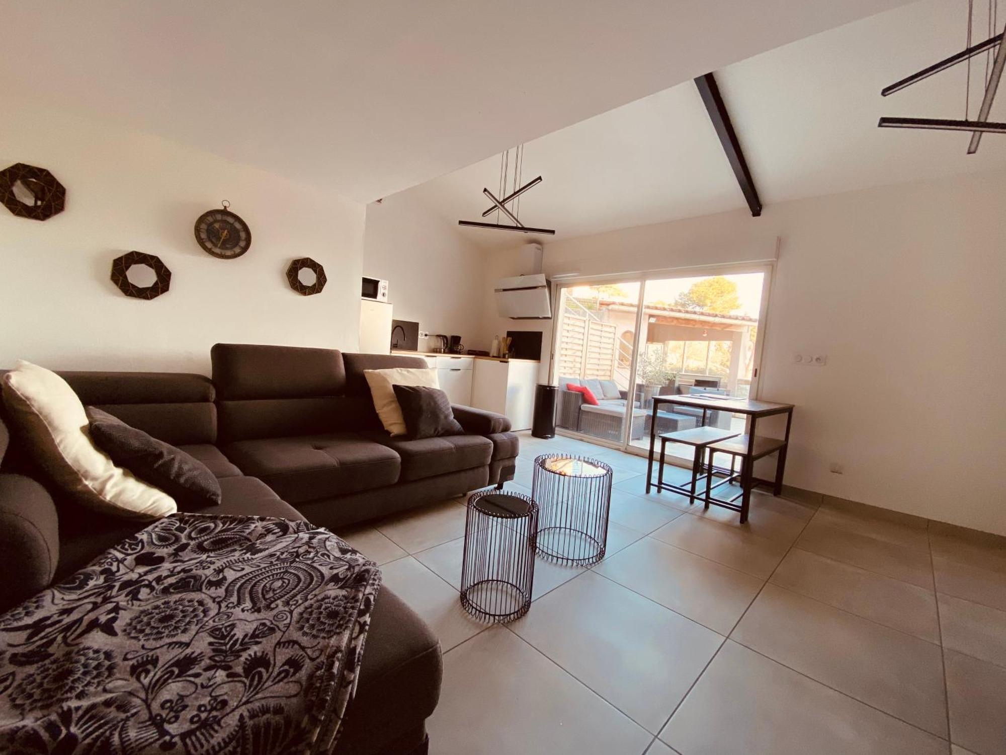 Petite Maison Avec Acces Piscine Et Jacuzzi Chauffee Apartment *