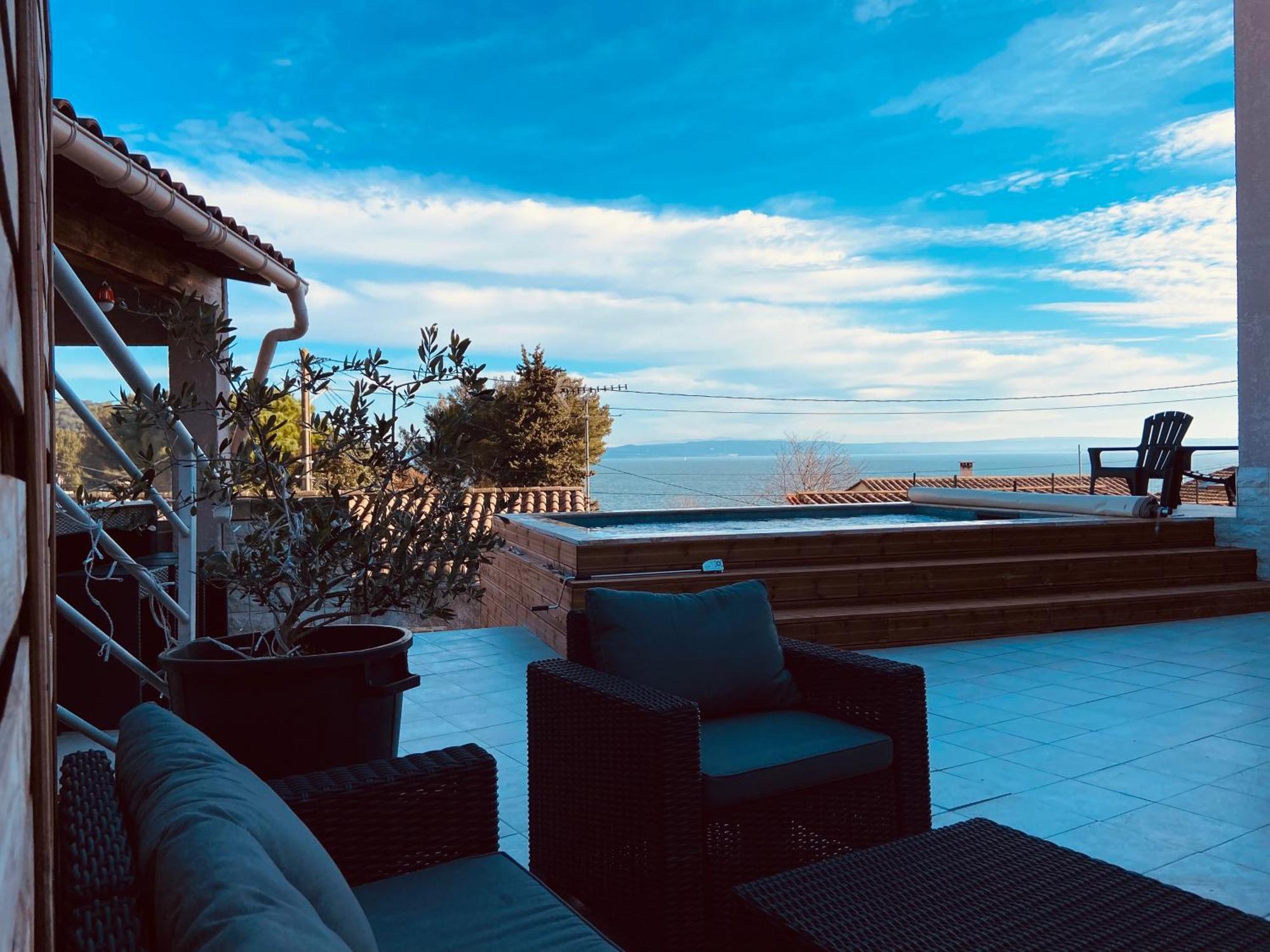 Petite Maison Avec Acces Piscine Et Jacuzzi Chauffee * Istres